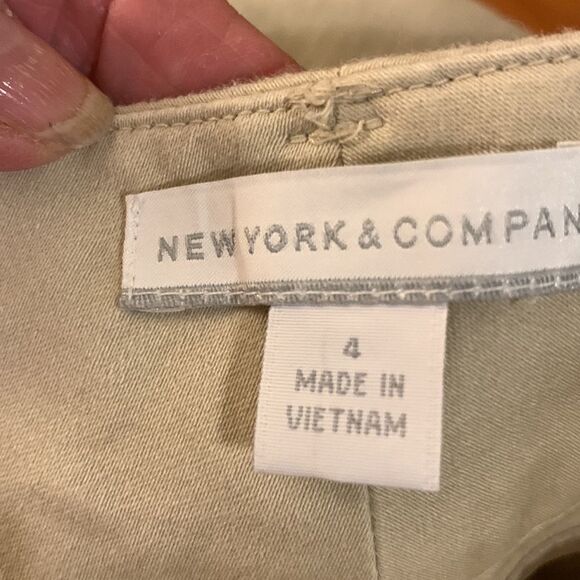 New York & Company size 4 khaki shorts - Picture 3 of 9